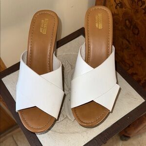 🛍5 for $20 🛍️ Mossimo Supply Co. White and Brown Wedge Mules